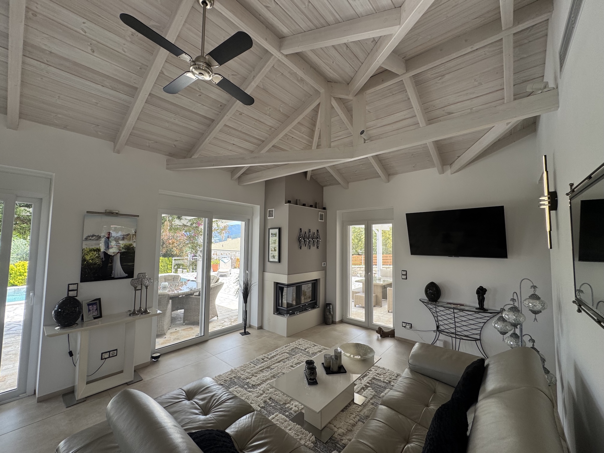 Villa in Central Greece - Image 3