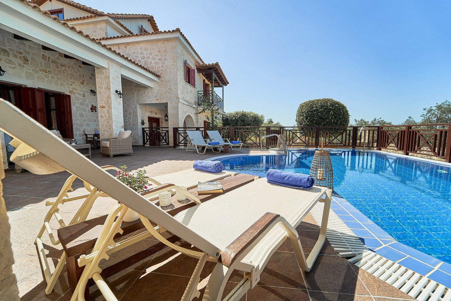 Villa in Akrotiri - view 1