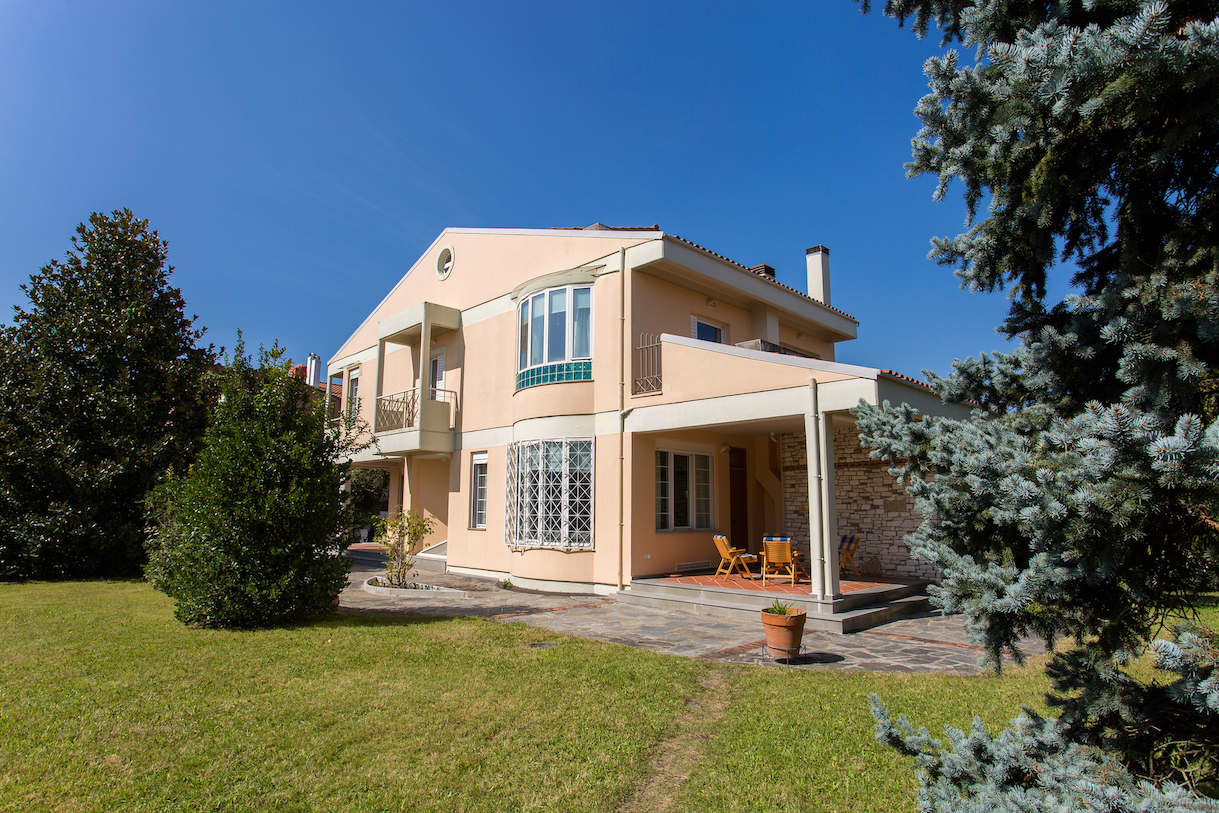 Villa in Pedini - view 1