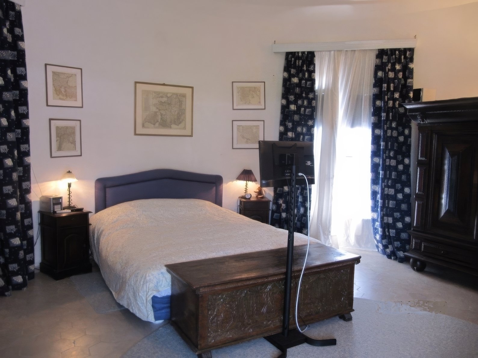 Villa in Plaka - view 1