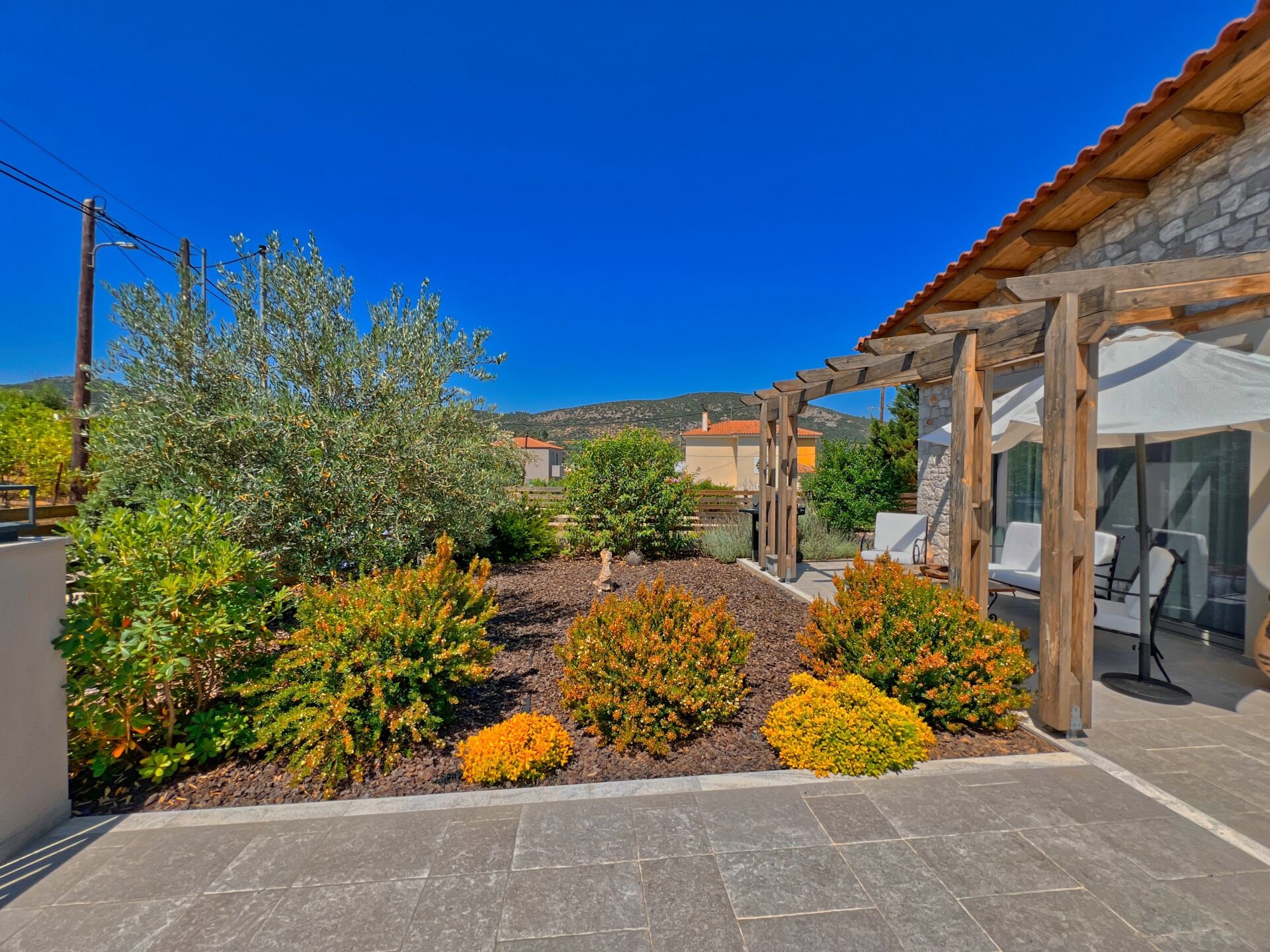 House in Lefkakia - view 1