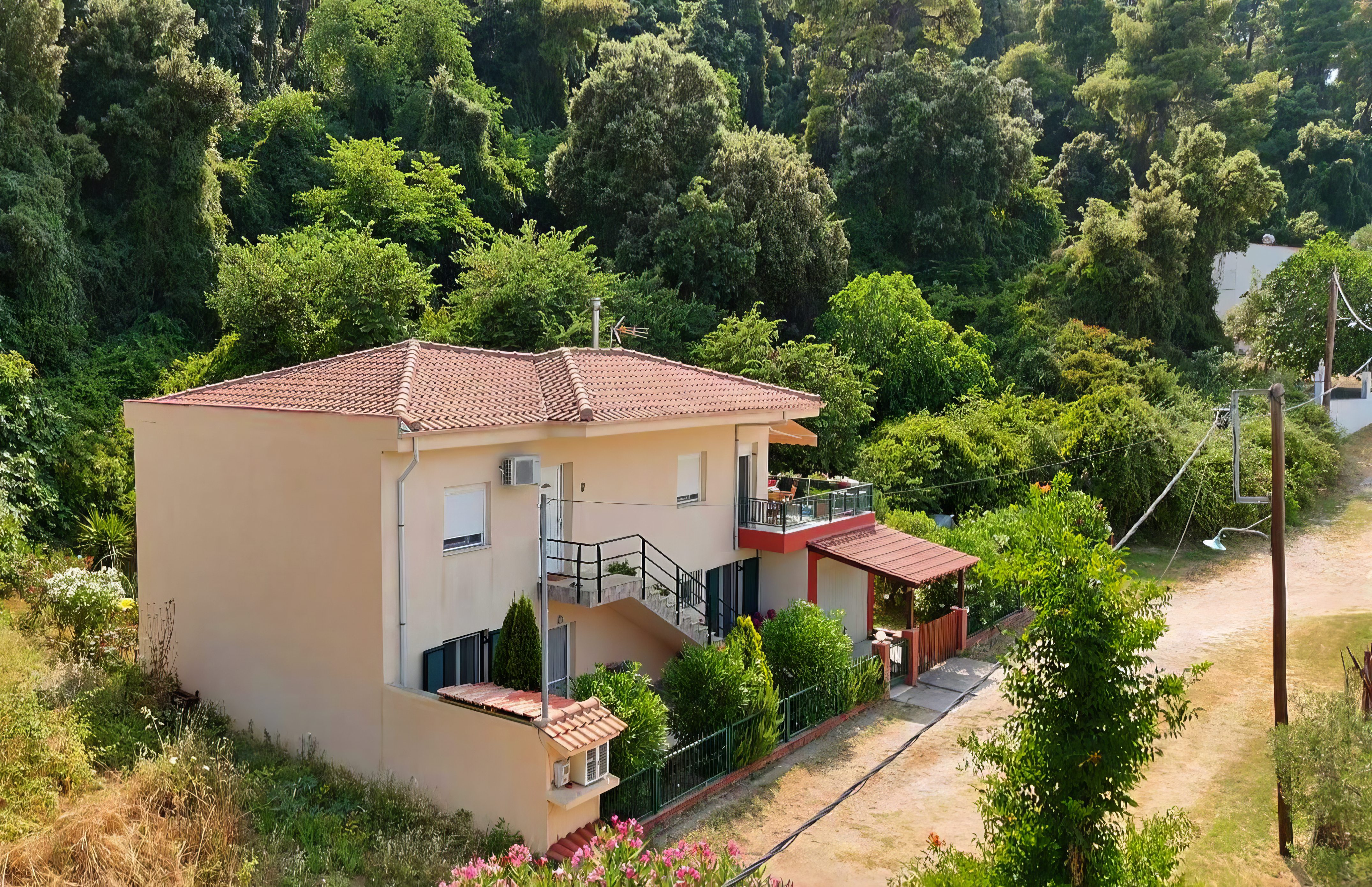 Villa in Kryopigi - view 1