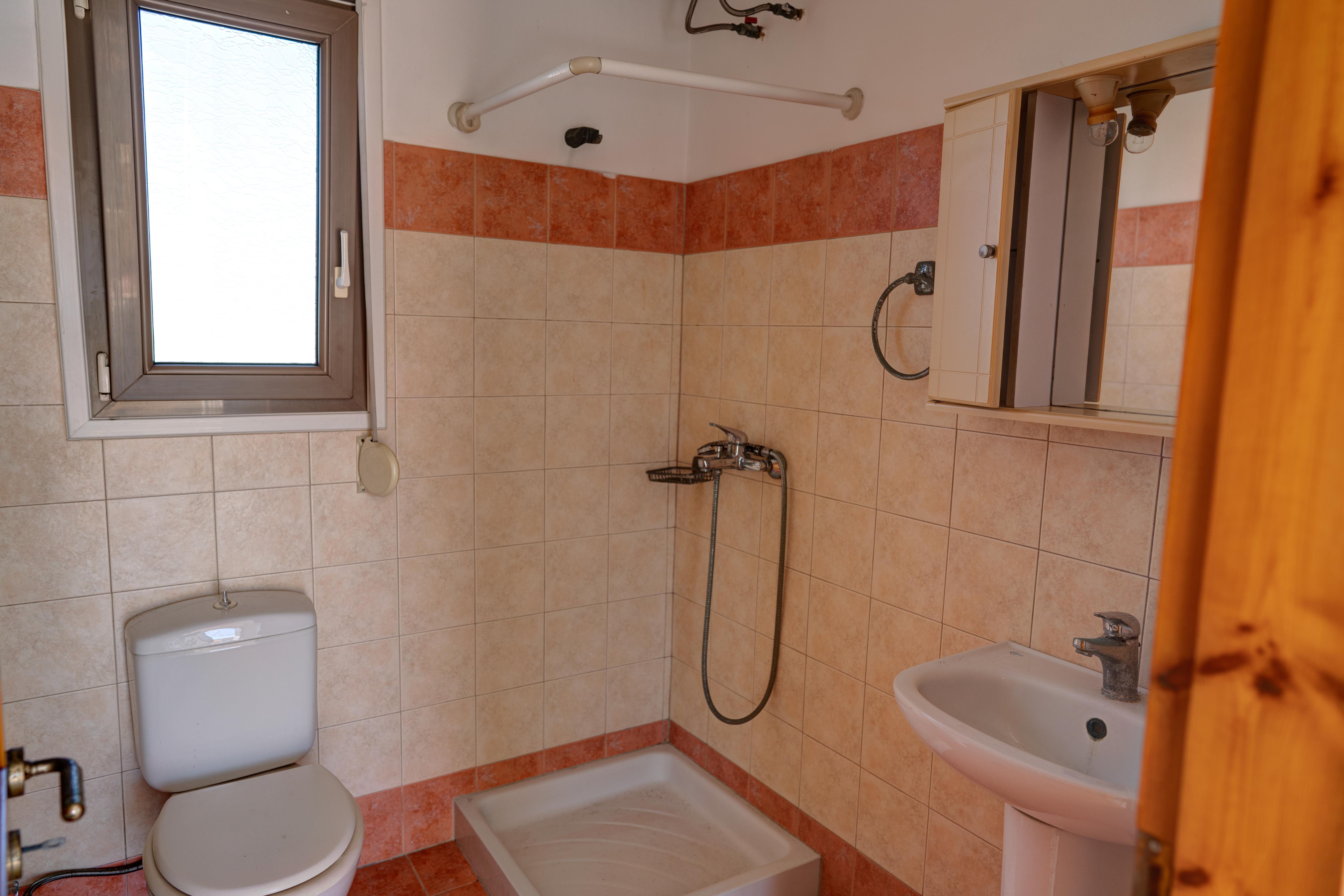 House in Neon Karlovasion - view 1