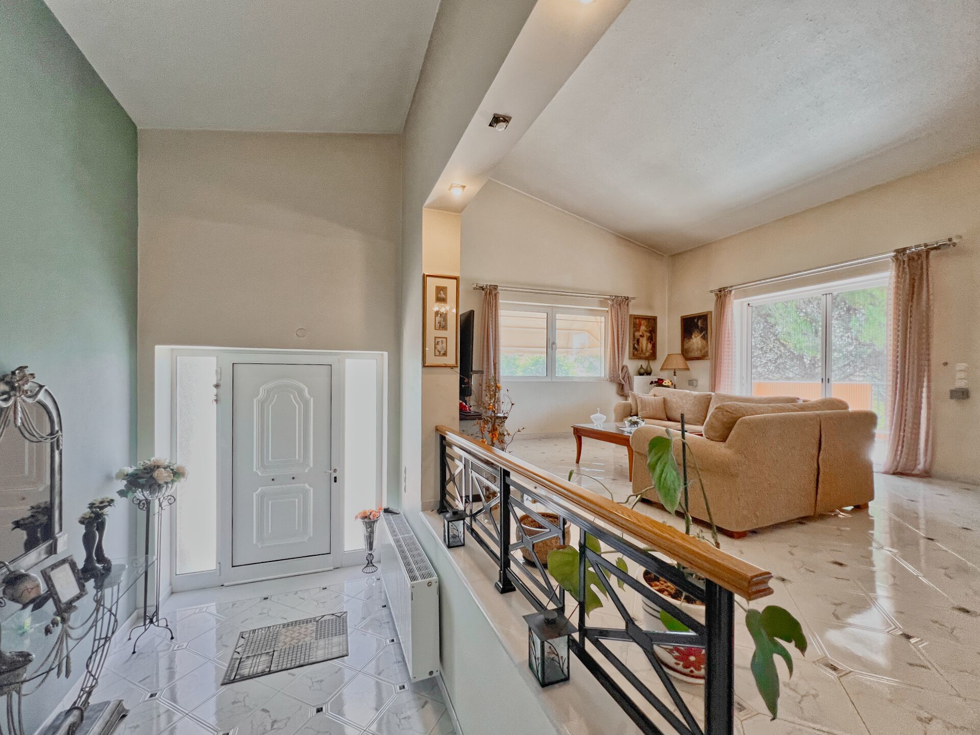 Villa in Aria - view 1