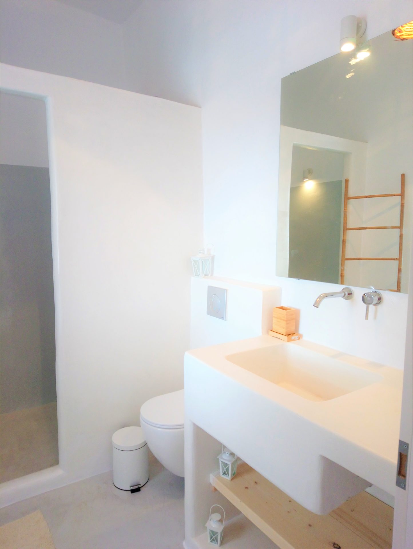 Elxis-at-Home-in-Greece_White_Washed_Home_in_Astypalaia9