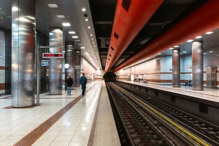 Train in Athens to the airport