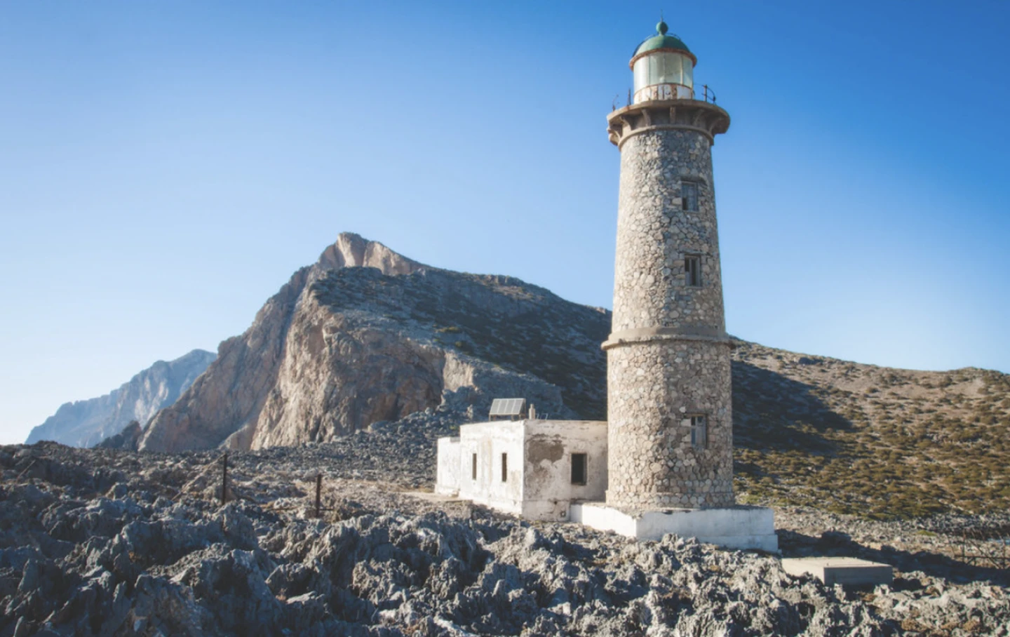 “Southern Lighthouse, Antikythera | Νότιος Φάρος – Απολυταρες – Αντικύθηρα” by Patsnik is licensed under CC BY-NC 2.0