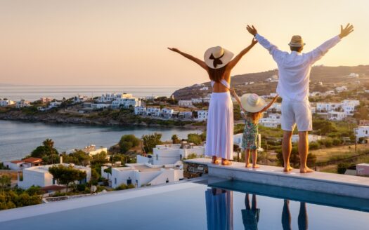 Gelukkig gezin op vakantie in Griekenland