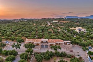 Stenen Villa's in Kamaria 